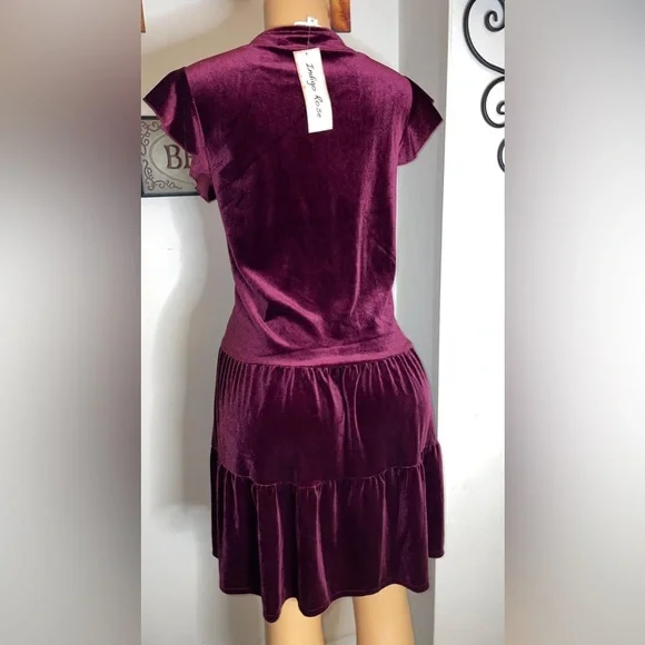 New With Tags, Velvet Tiered Ruffle Sleeve Dress, Medium but fits like Large - Picture 4 of 6